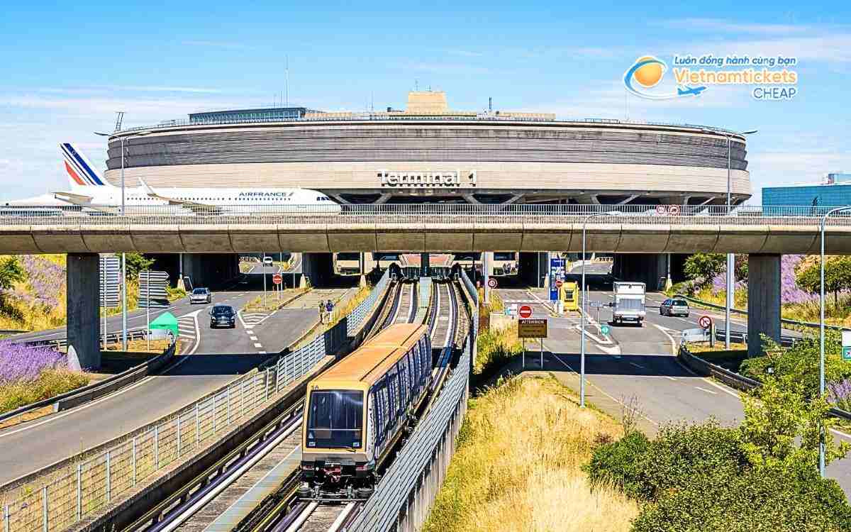 Bay đến Paris hạ cánh ở sân bay nào?