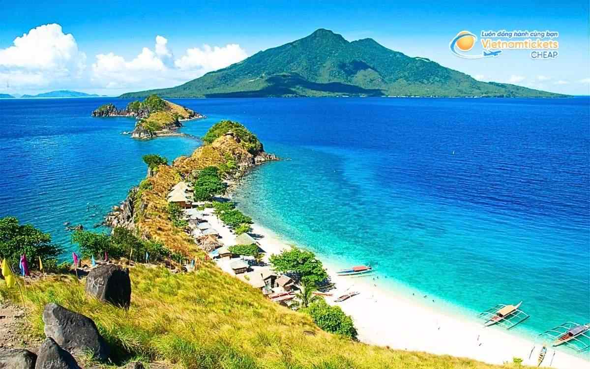 Vé máy bay đi Naval bao nhiêu tiền?